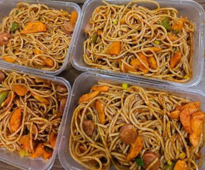 Spaghetti veggie jollof & 1 protein