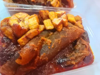 Agayin beans, smoked fish & ponmo