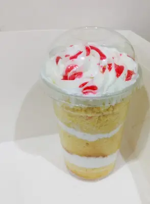 Vanilla cake parfait